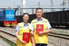 王曼、李明超：并肩逐光，夫妻双摘“状元”